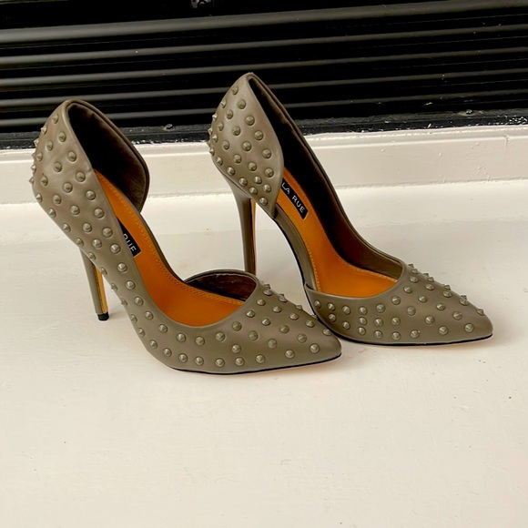 Isabella Rue - Picture 1 of 2